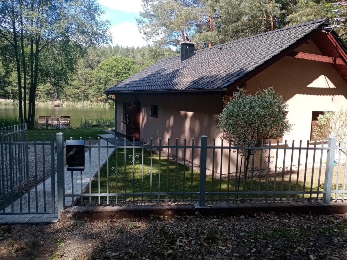 Urokliwy Domek Nad Brzegiem Jeziora Lubiatów Exteriér fotografie