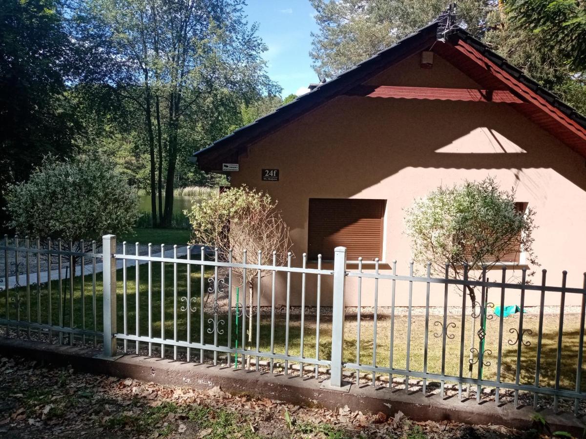 Urokliwy Domek Nad Brzegiem Jeziora Lubiatów Exteriér fotografie