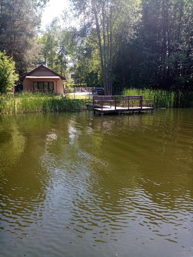 Urokliwy Domek Nad Brzegiem Jeziora Lubiatów Exteriér fotografie